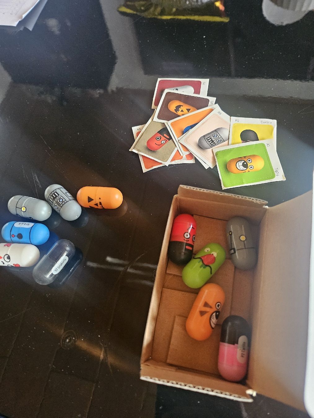 Giocattoli: Kapseln Figuren Set mit Karten gute Sammlung Jumping Beans – Usato da St. Gallen venduto da Cocos_Ricardo 4