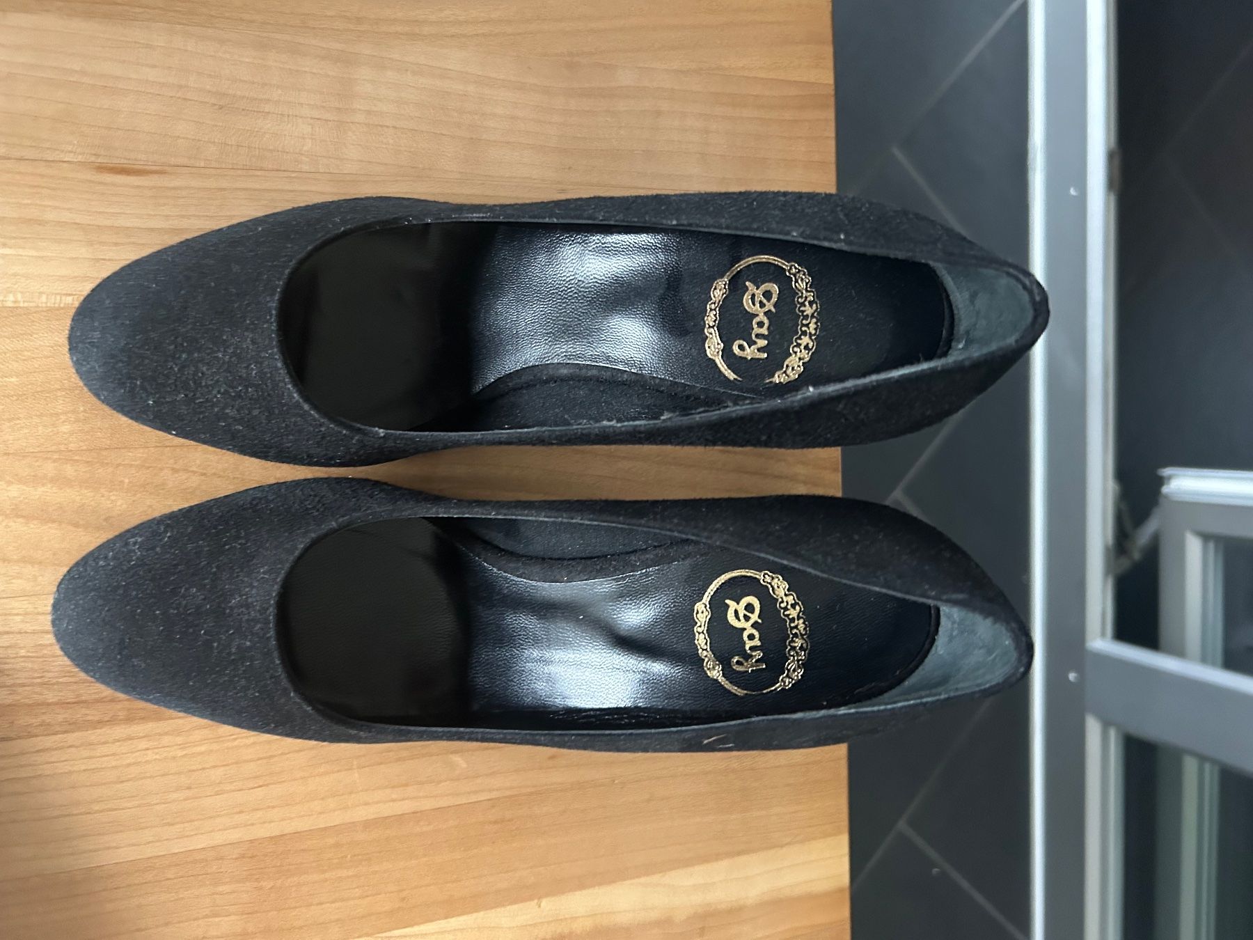 Damenschuhe: Schuh Wildleder – Gebraucht aus stallikon von totti