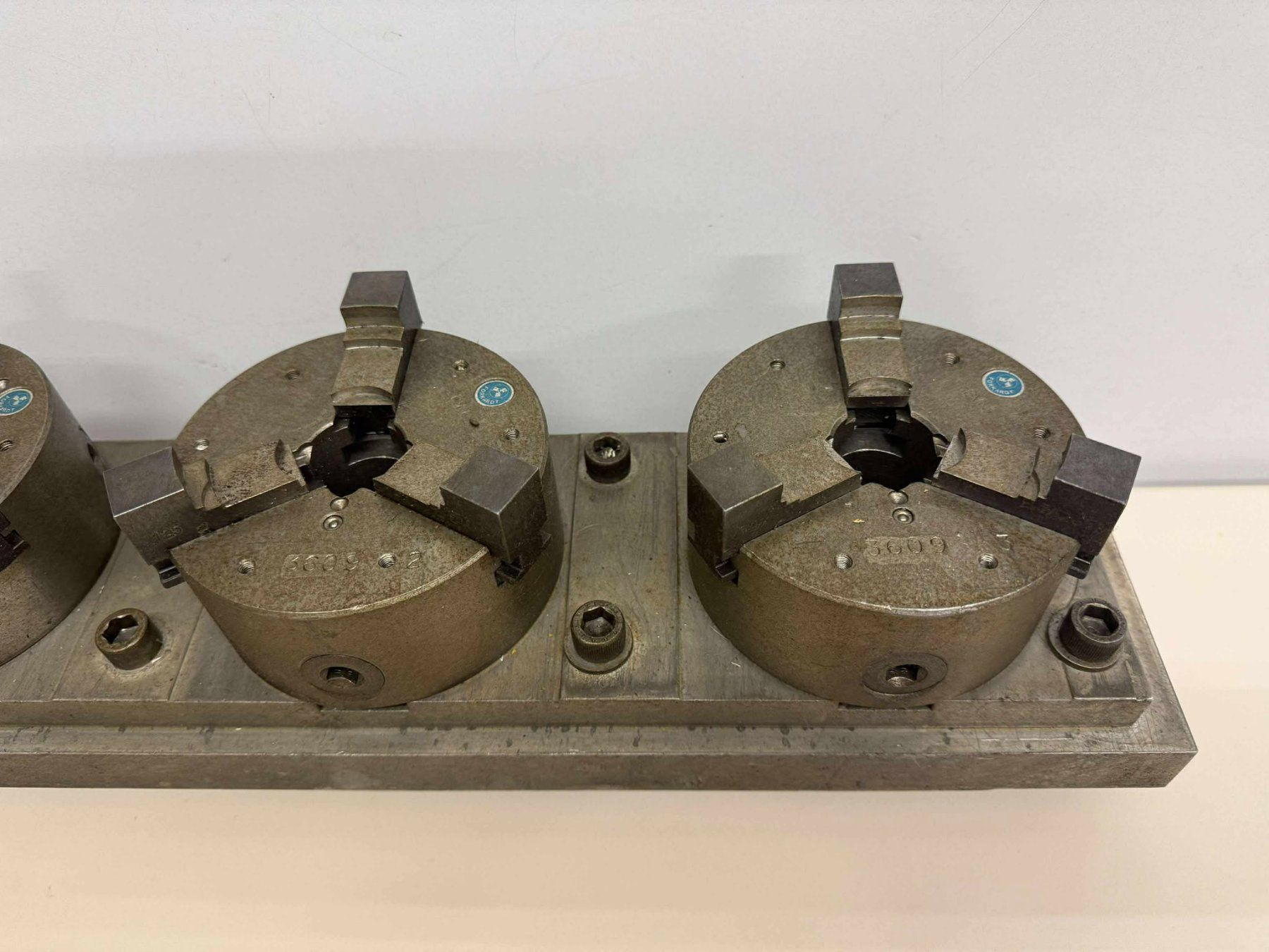 Tutti gli attrezzi: Dreibackenfutter Forkardt 125 mm 3 Stk. – Usato da Winterthur venduto da Joe1001 2
