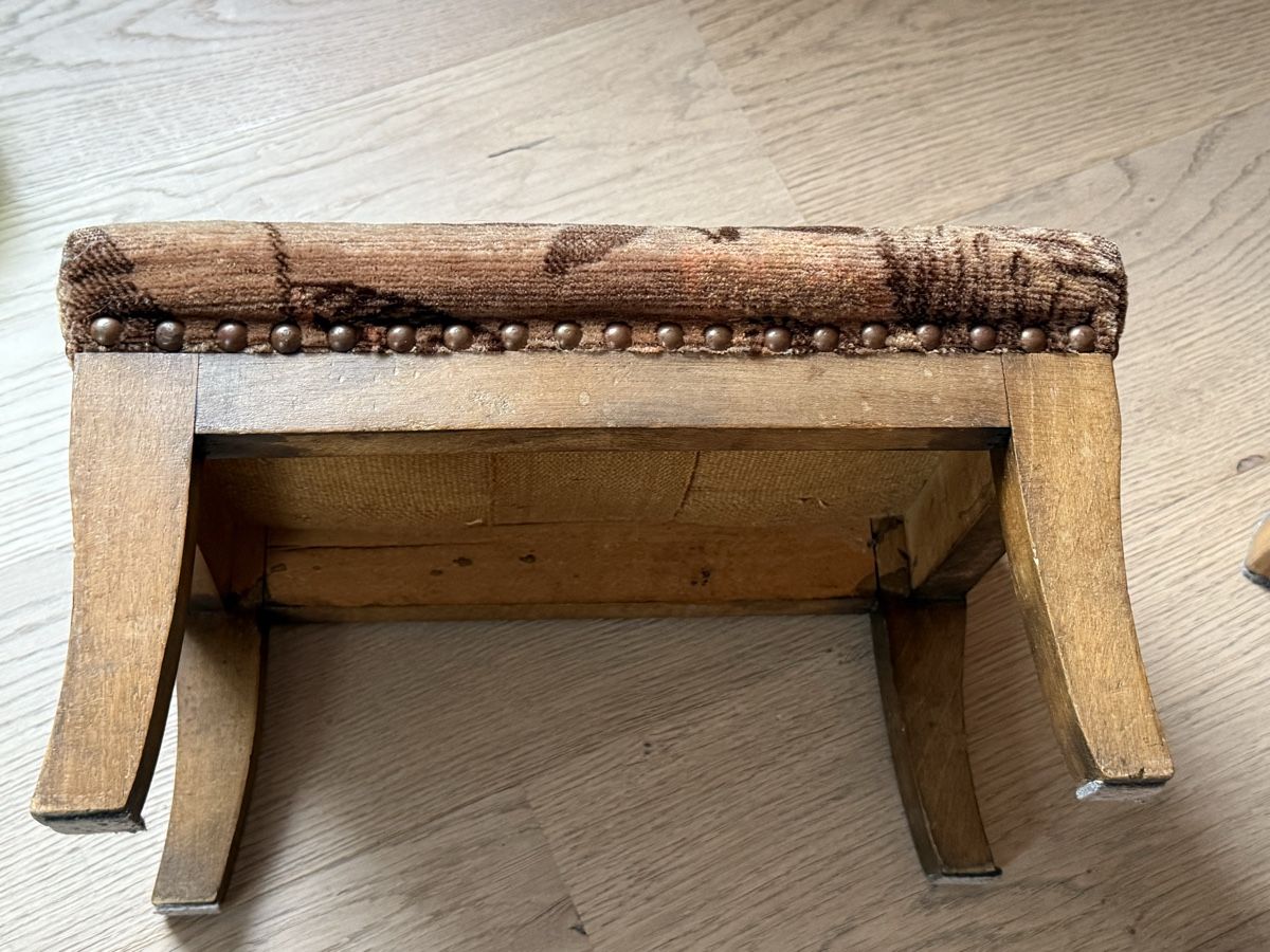 Sgabelli: Schemel Antiker Hocker Holz mit gemustertem Stoffbezug – Usato da Wohlen AG venduto da NincoA-Z 1