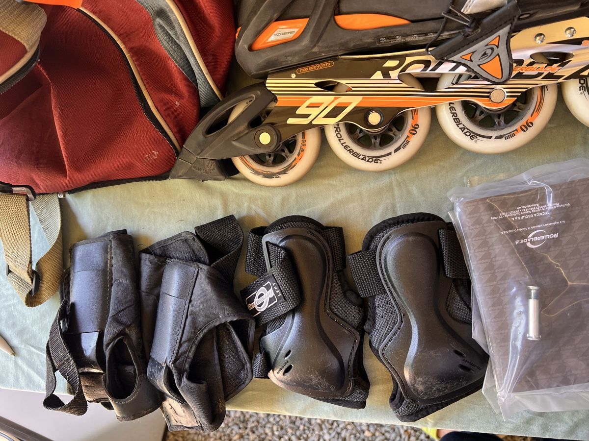 Pattini in linea & Pattini a rotelle: Rollerskates Grösse 46 inkl. Schoner & Tasche (168) – Usato da Glattfelden venduto da maa_qcj8 2