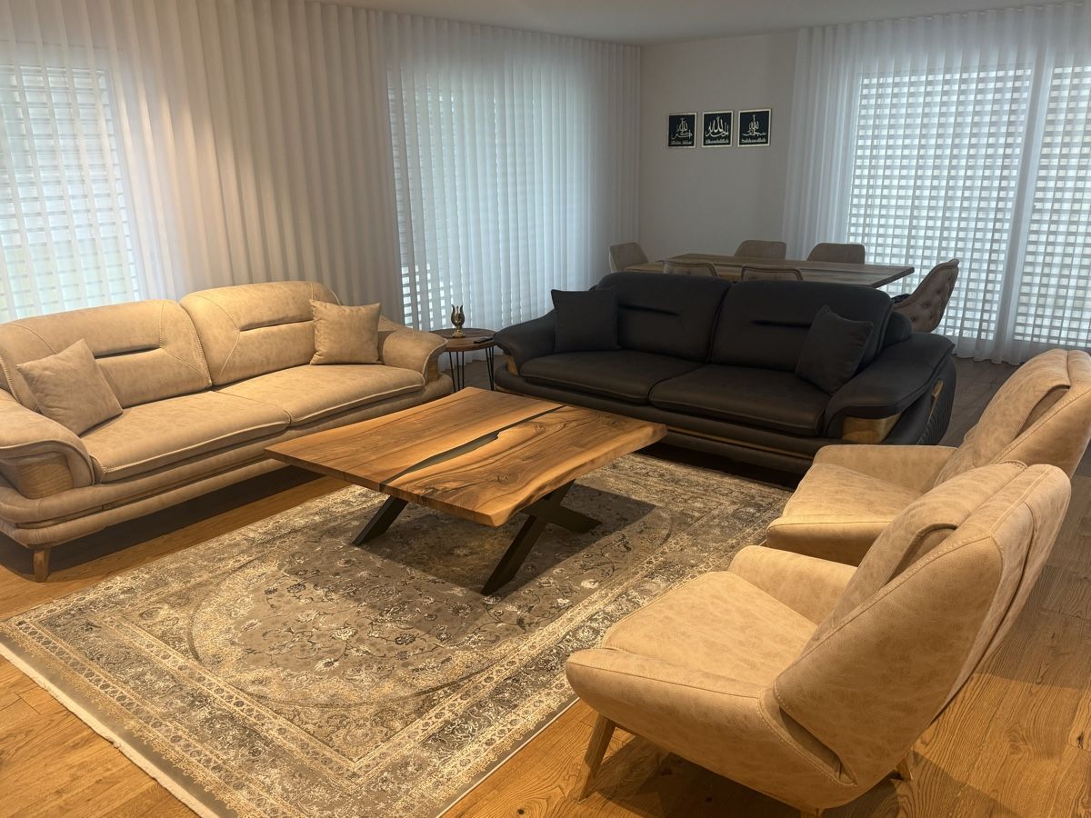 Sofas: Sofa und Esszimmerstühle – Neu (gemäss Beschreibung) aus Hallwil von kuj_6v7n 5