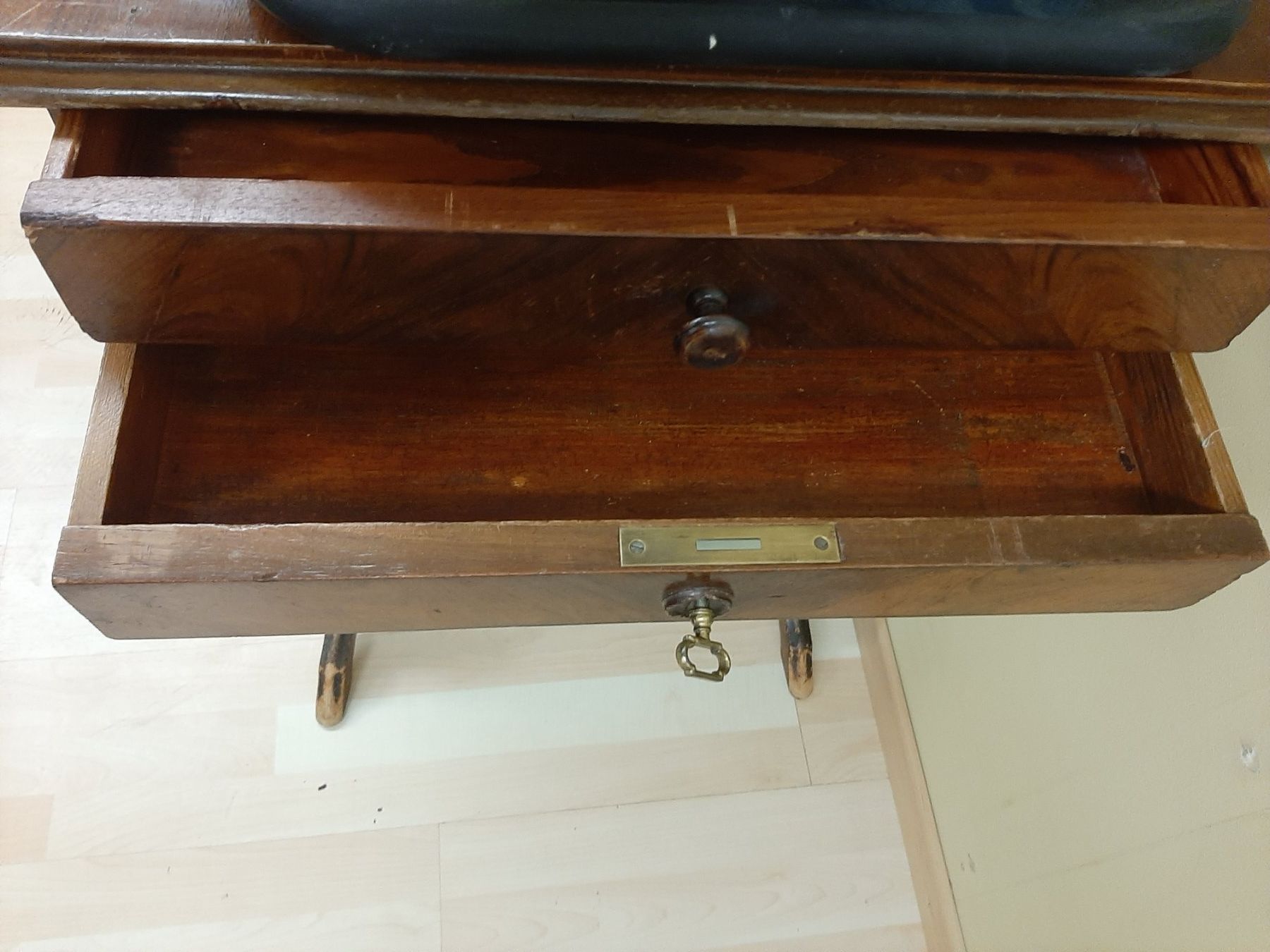 Tische: Beisteltisch Louis Philippe – Gebraucht aus Zürich von leo_6bbs 2
