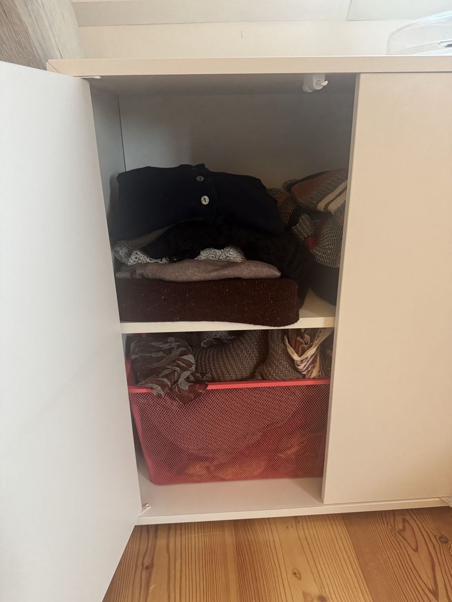 Ikea Armadi: Mobiletto con ante ikea – Usato da Zürich venduto da cgh_b8y6 1