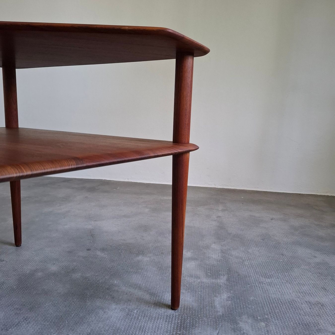 Tavoli: table appoint teak Denmark Minerva 1960 – Usato da Neuchâtel venduto da Rochawood 4