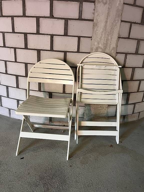 Sedie: 2 Klappgartenstühle in massivem beständigem Plastik – Usato da Horgen venduto da swiffymiffy