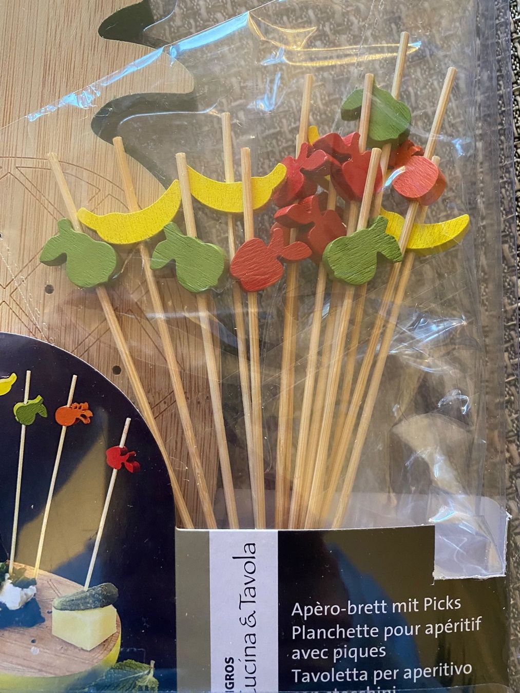 Migros Elettrodomestici da cucina: Apéro-Brett mit Picks in Ananasform / Planchette p. apéritif – Nuovo e nell'imballaggio originale da Gümligen venduto da Farrolito 3