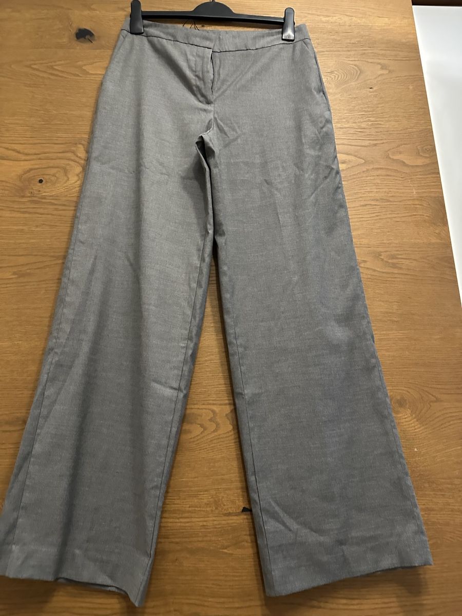 Zara Pantaloni: Zara Hose, neu Grösse M – Nuovo e nell'imballaggio originale da Basel venduto da BSLina