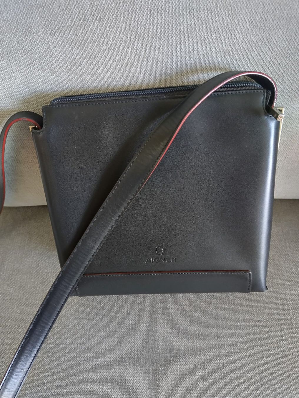 Aigner Borse da donna: Aigner Umhänge Tasche echt Leder. – Usato da Küsnacht ZH venduto da Hans.45 3