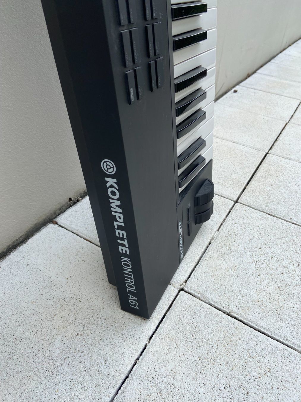 Native Instruments Strumenti musicali: Clavier Native Instrument A61 Komplete Kontrol – Usato da La Sarraz venduto da tos_5xcx 1