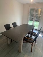 Table extensible + 4 chaises à retirer avant le 27 aout midi