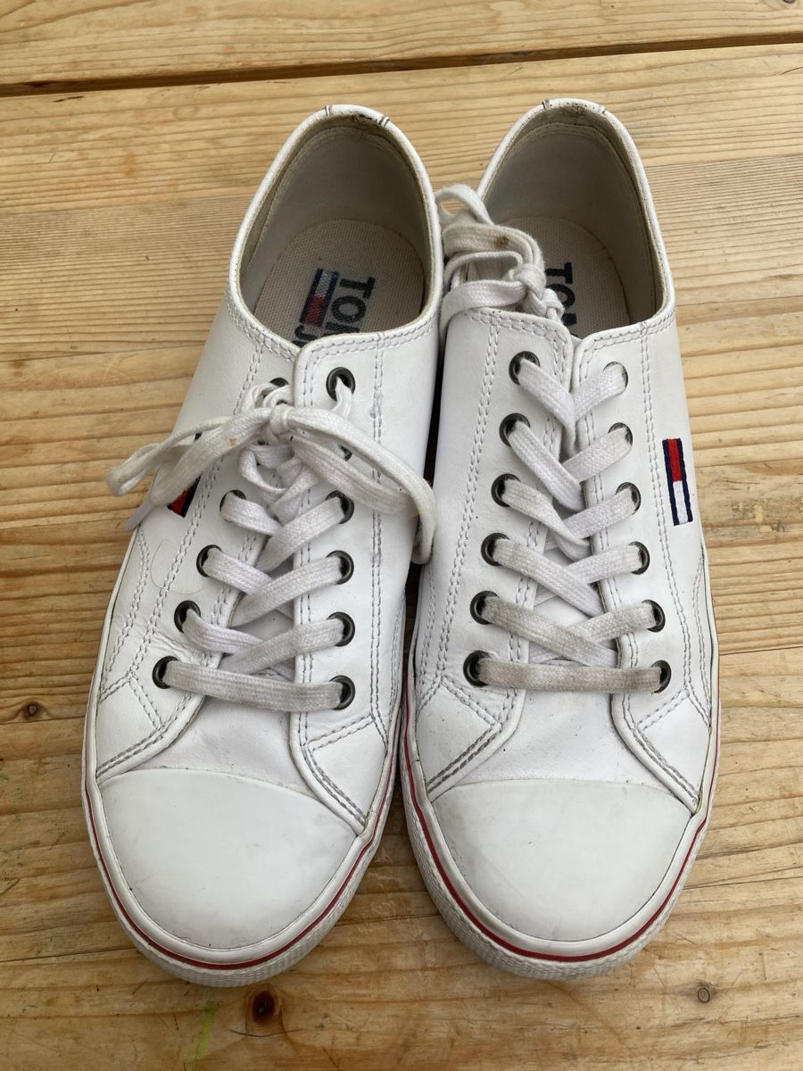 Tommy Hilfiger Scarpe per ragazze: Tommy Hilfiger Sneaker – Usato da Romanshorn venduto da gokken