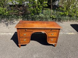 Antiker Louis XVI Schreibtisch Nussbaum – Schweiz ab 1.-