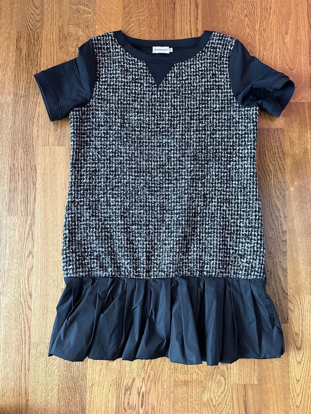 Moncler Vestiti: Moncler Kleid – Nuovo (secondo la descrizione) da Ebikon venduto da nat_jzh5