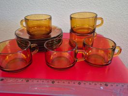 Tasses à café petites et sous-tasse vintage en verre