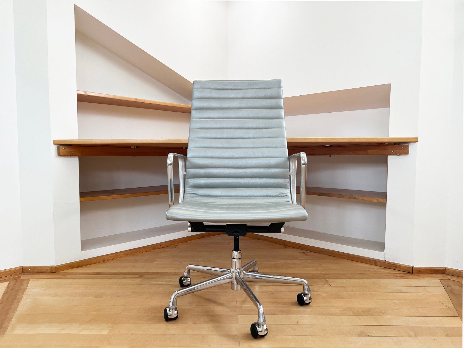 Herman Miller Sedie: Silbern Lederstuhl EA119 von Herman Miller Eames 6st verf. – Usato da Basel venduto da Josy_Baker_1906 7