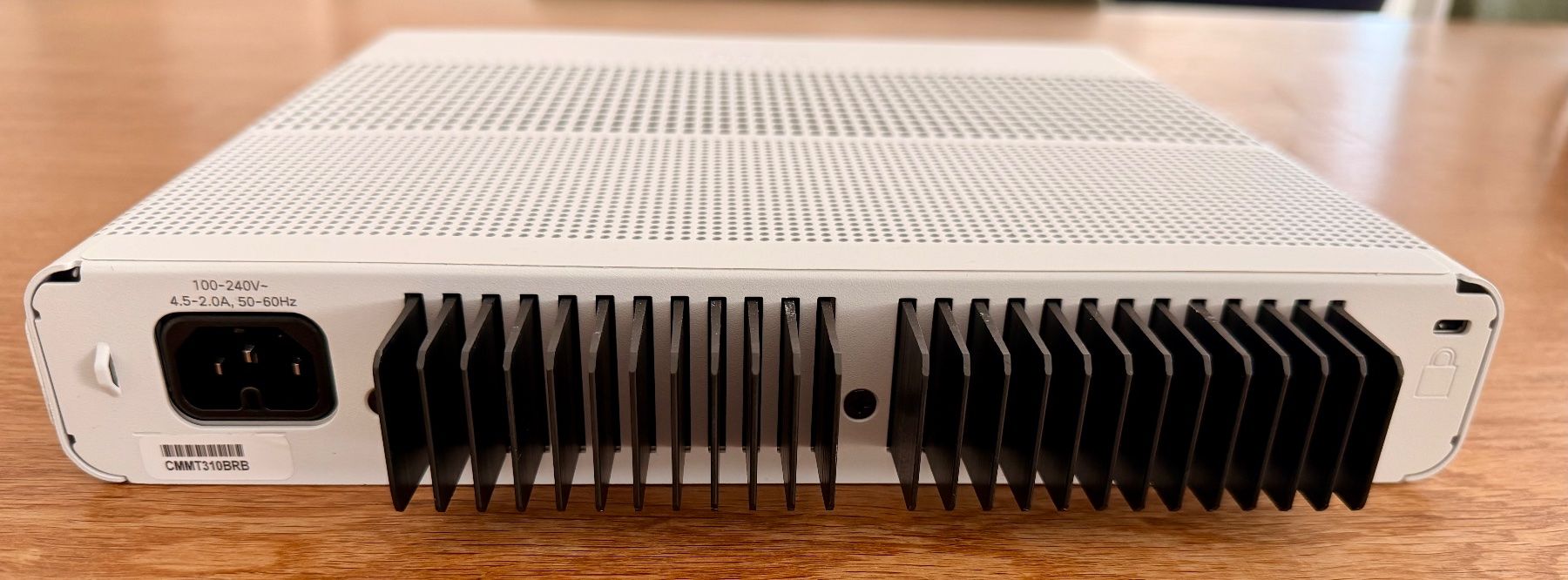 Cisco Hub & Switch: Switch - Cisco WS-C3560CX-8XPD-S inkl. Cisco Rackmountkit – Usato da Sempach venduto da Winus 2