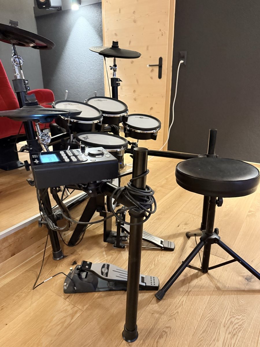 Strumenti musicali: Schlagzeug , E Drum – Usato da Affoltern BE venduto da _Kaeser_
