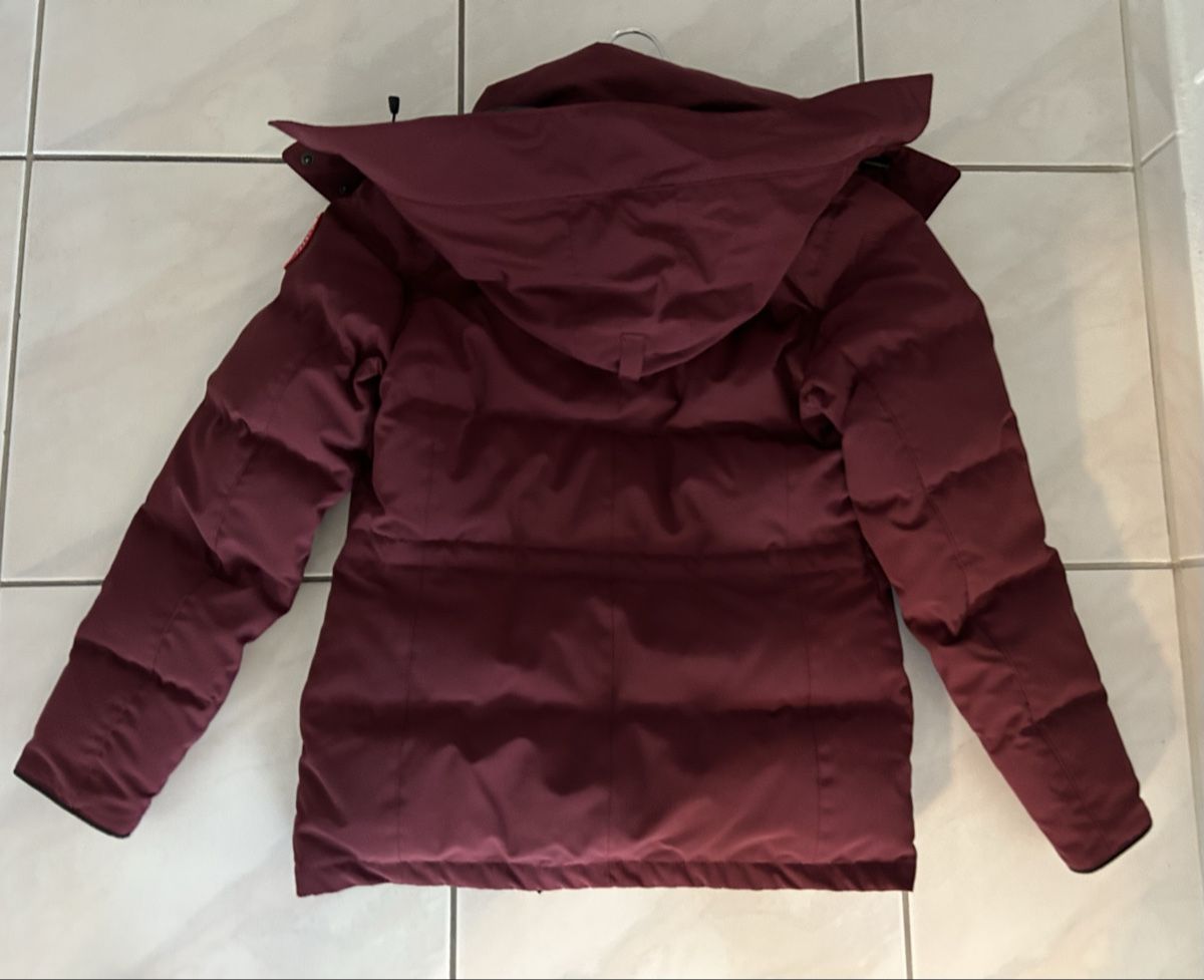 Canada Goose Vestes: Canada Goose Jacke Bordeaux – D'occasion à Jona par tra.sch 2