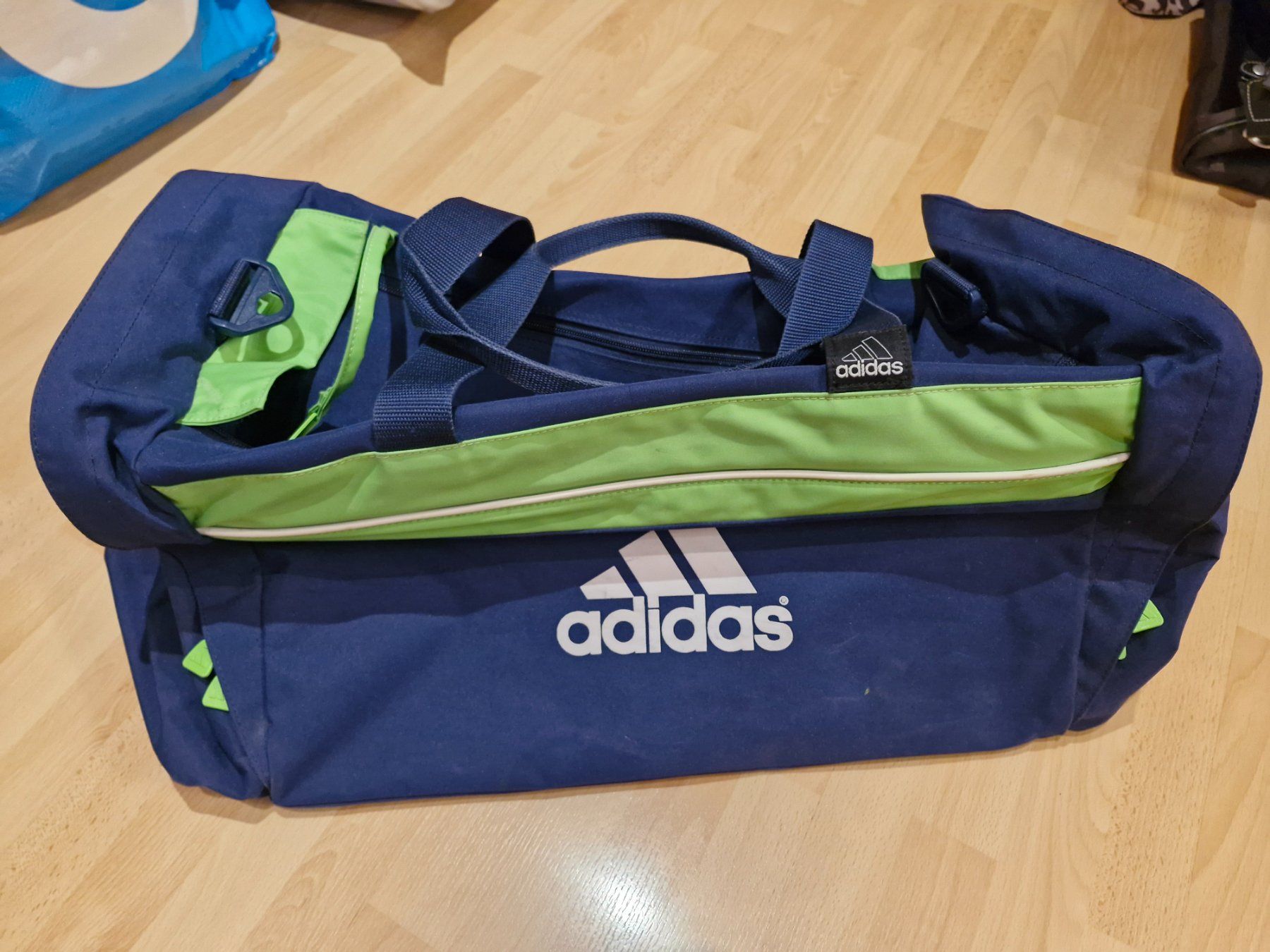 Adidas Borse: Sporttasche – Usato da Zell ZH venduto da Eva-Jana