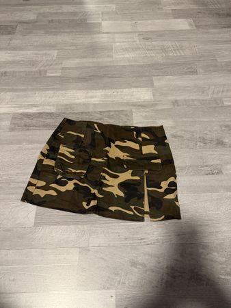 Coole Minirock im Camouflage-Muster, Grösse 36/S, Top!
