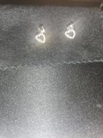 Süsse Herz-Ohrstecker, 925er Silber mit Zirkonia Steinen.