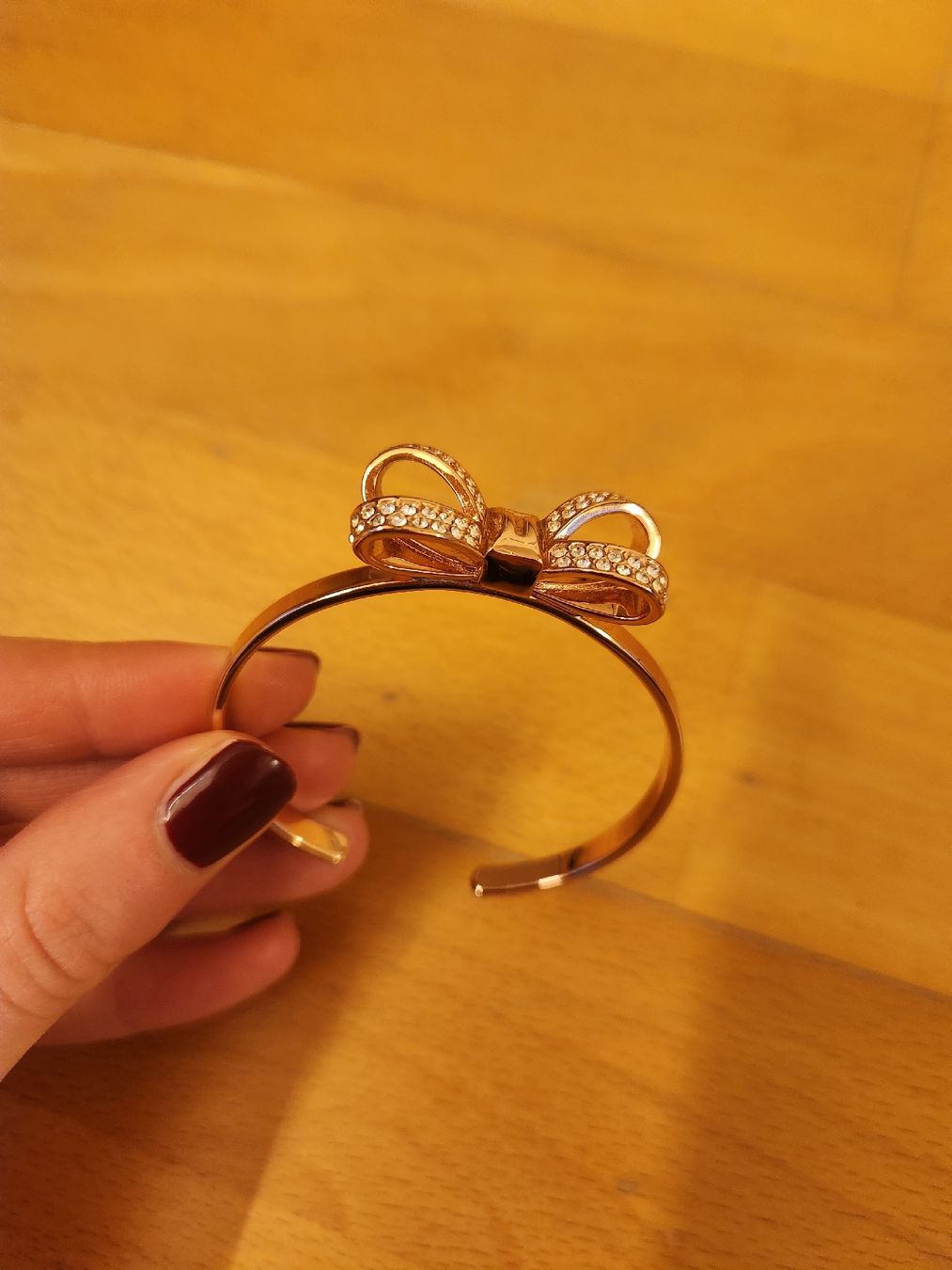 Armbänder & -reifen: Ted Baker Armreif Rosegold mit Schleife Strass – Gebraucht aus Bronschhofen von eve_l8y7 2