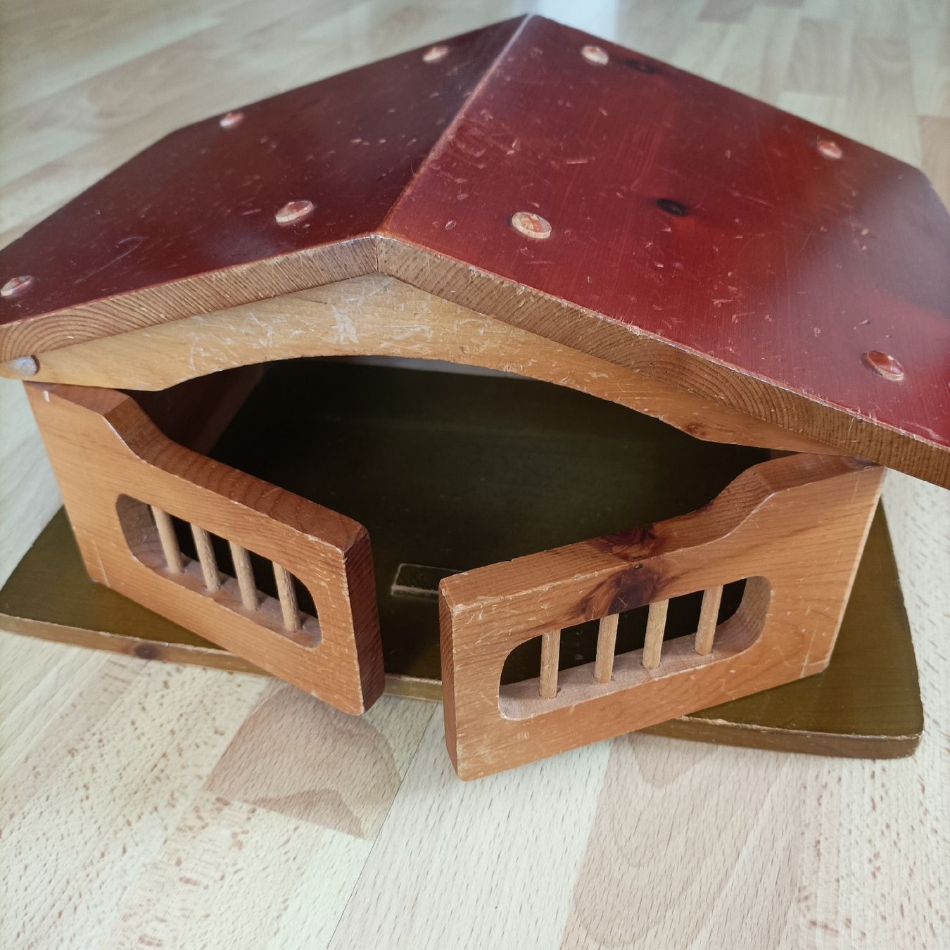 Giocattoli: Schöner alter Holzstall mit Figuren – Usato da Zunzgen venduto da Nemmoth 1