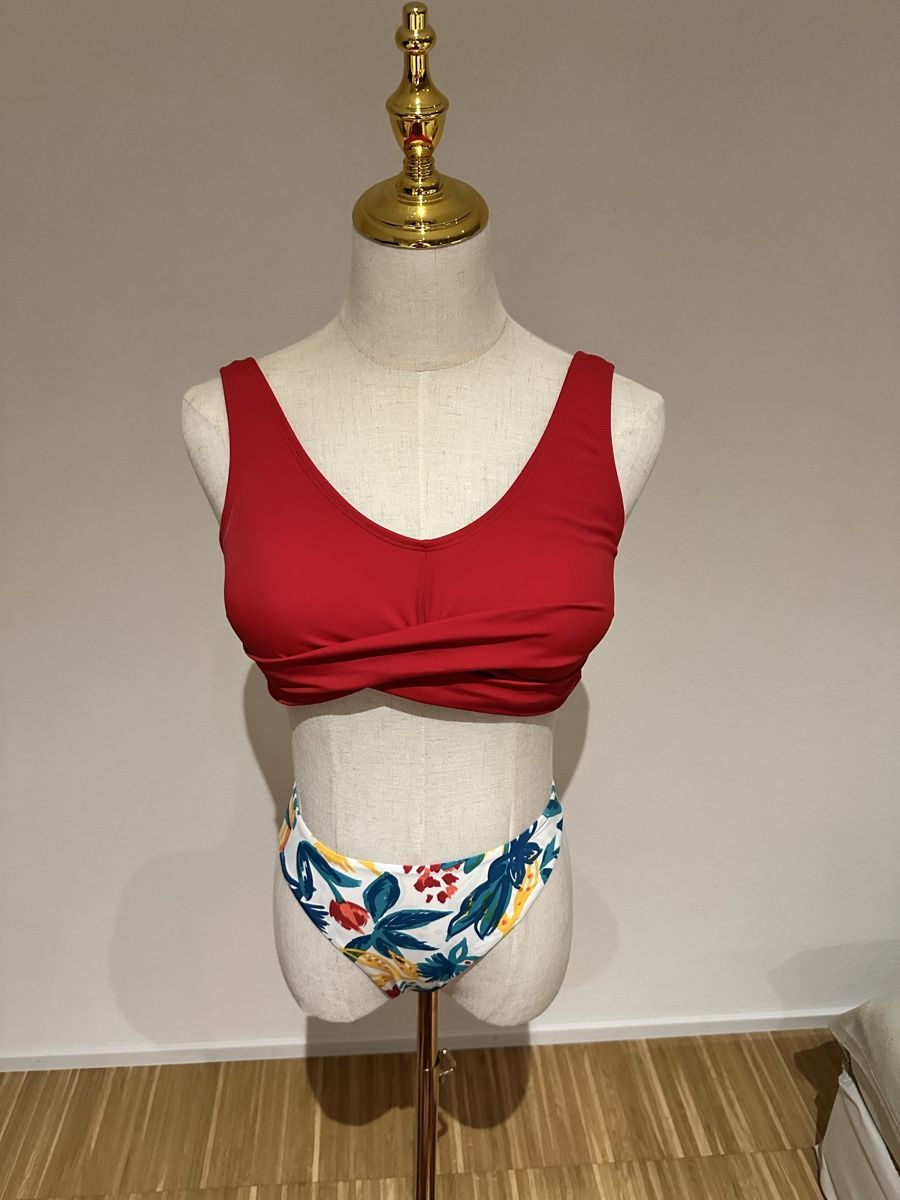 Badekleider & Bikinis: Swimming suit size S – Gebraucht aus Neuchâtel von agn_jc66