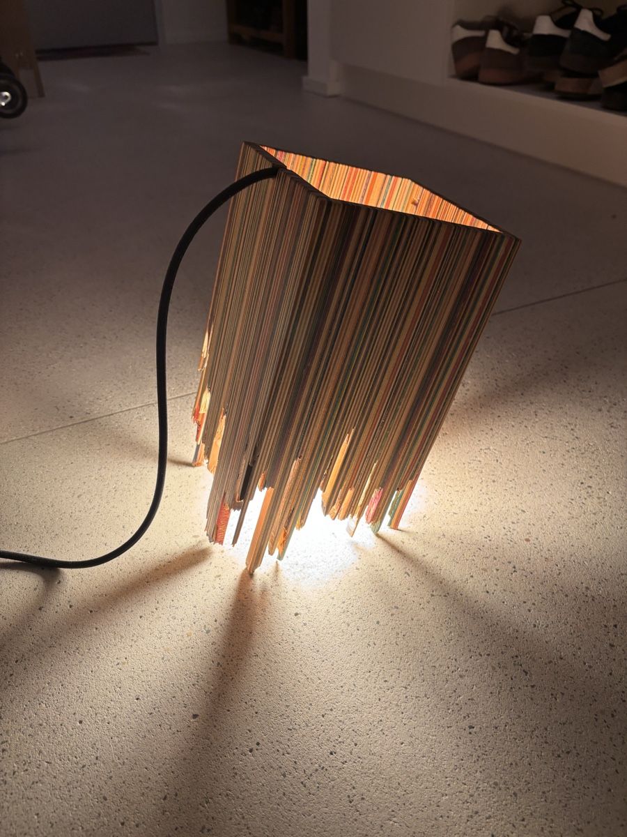 Lampen: Designerlampe aus alten Skateboards – Gebraucht aus Zürich von aronaron 2
