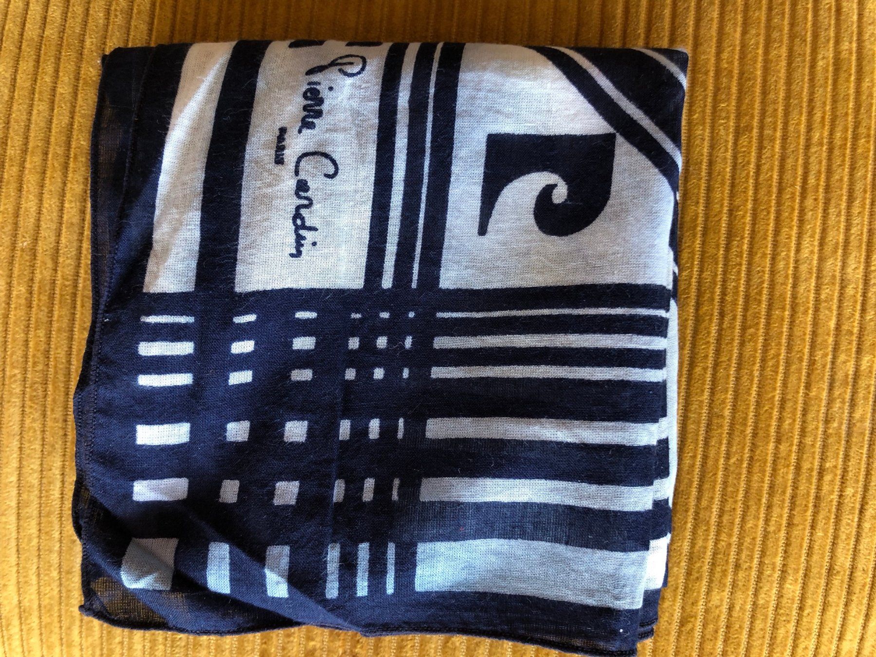 Pierre Cardin Foulard & Sciarpe: Foulard Pierre Cardin – Usato da Genève venduto da ktr_nf66