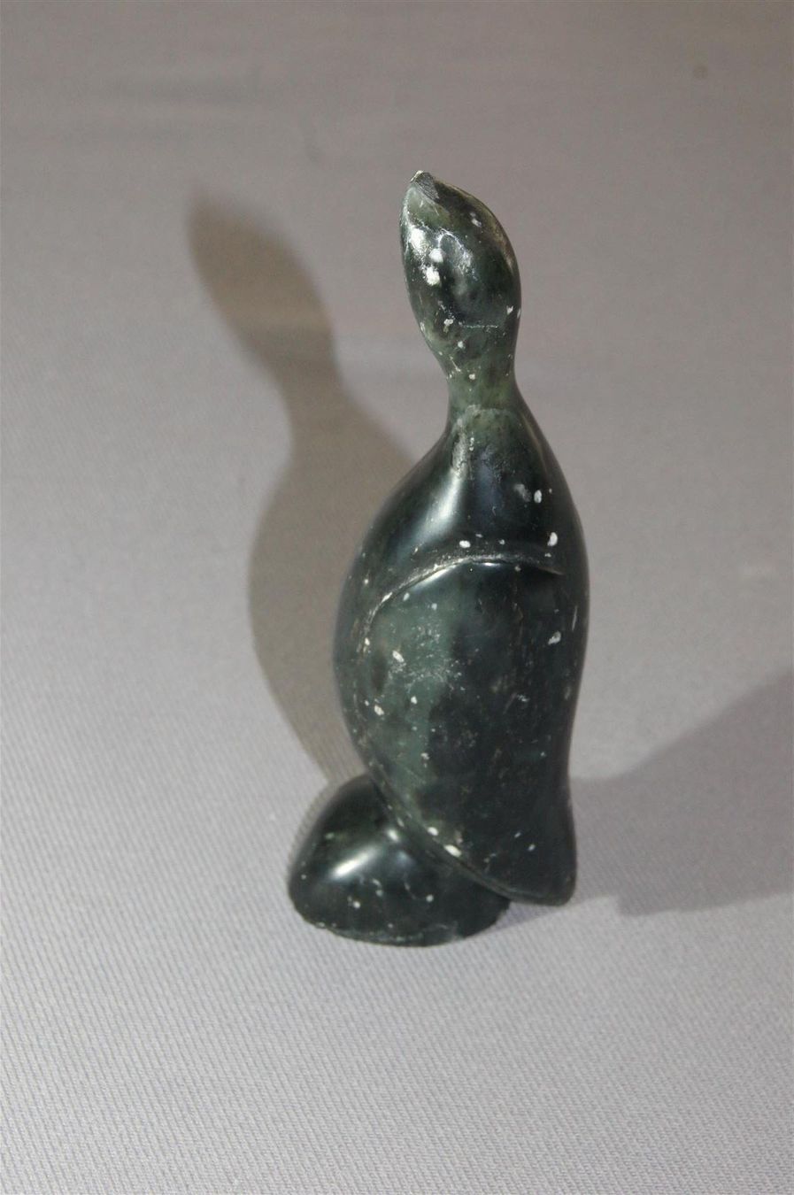 Sculture & Statue: Inuit-Kunst: Stehender Vogel (Nr.6) – Usato da Geroldswil venduto da ARTEFACTO 1