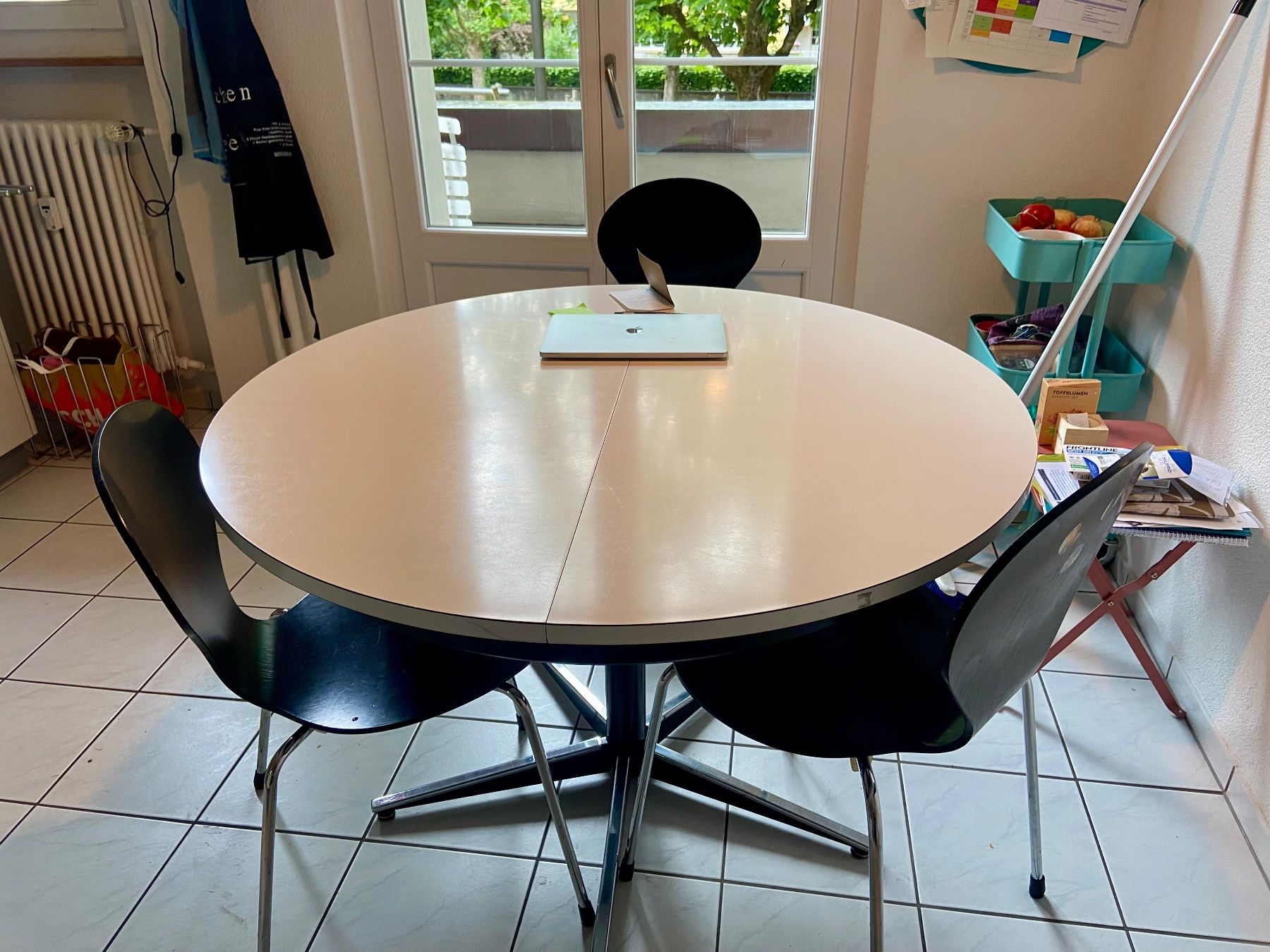 Tische: Runder Tisch Designklassiker – Gebraucht aus Bern von Humbi29