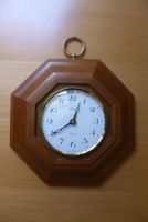 Schöne achteckige Wanduhr von Kienzle