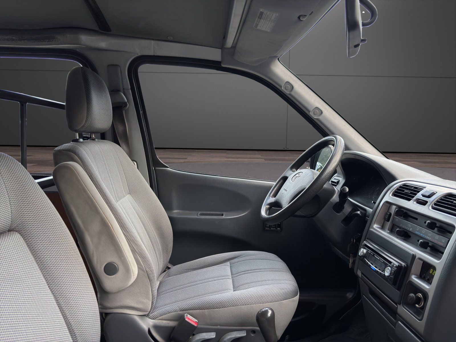 Toyota Veicoli commerciali: Toyota Hiace D-4D 4WD – Usato da Zweisimmen venduto da Auvw01 7