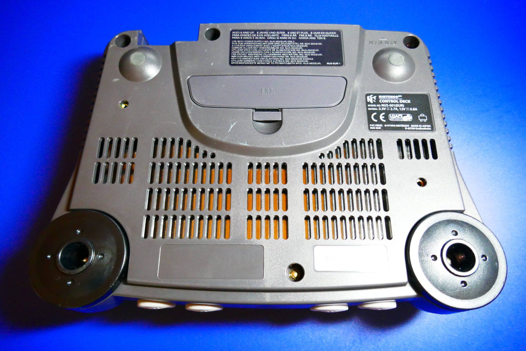 Nintendo Console: Nintendo 64 avec Jumper Pak et Câbles – Usato da Vuarrens venduto da Espace-Retro 4