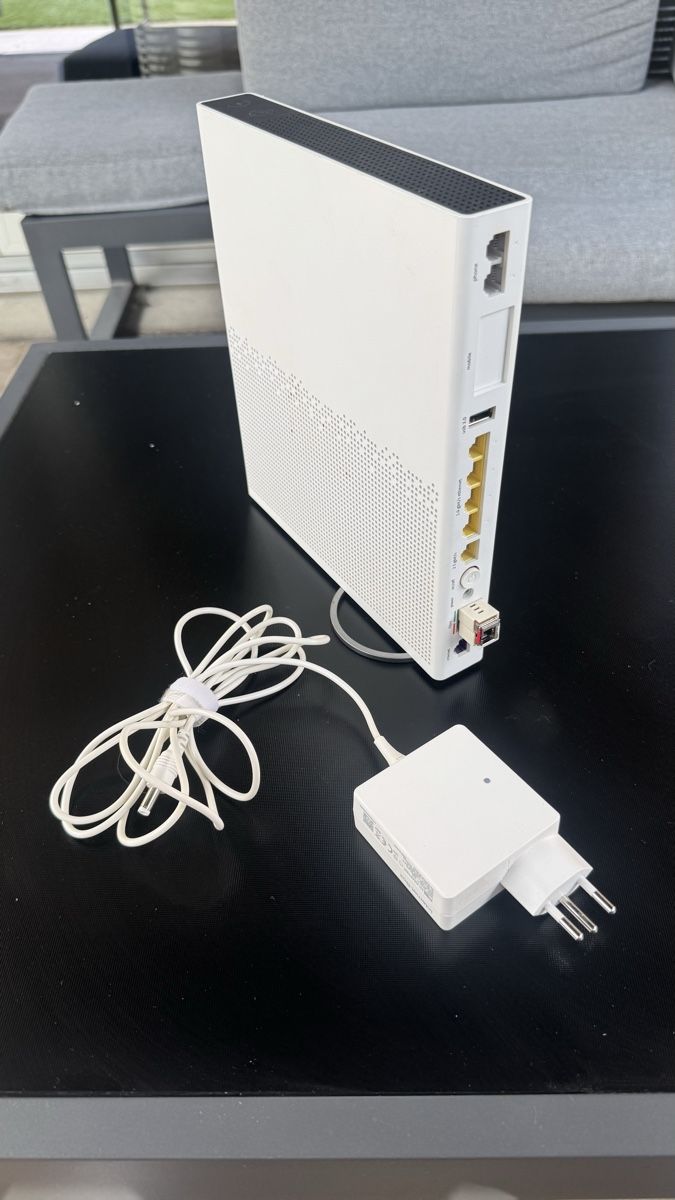 Swisscom Modems & Router: Internet Box Swisscom V7 mit Netzteil und Kabel – Gebraucht aus Urtenen-Schönbühl von Denis. 1