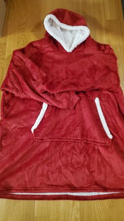 Kuscheliger Kapuzenpullover-Umhang rot, warm & neu! 🧣❄️