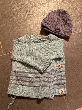 Strickjacke aus Merino mit Mütze 56/62