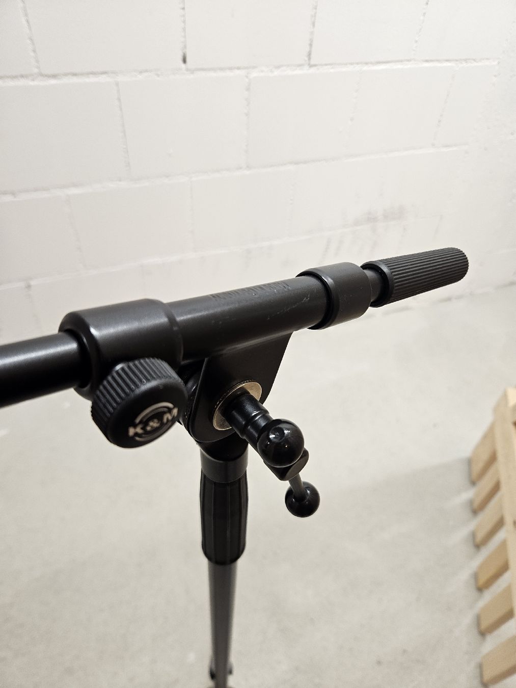 König & Meyer Supporti per strumenti musicali & leggii: K&M Mikrofonstativ 210/9 gebraucht – Usato da Jona venduto da and_2w5t 3