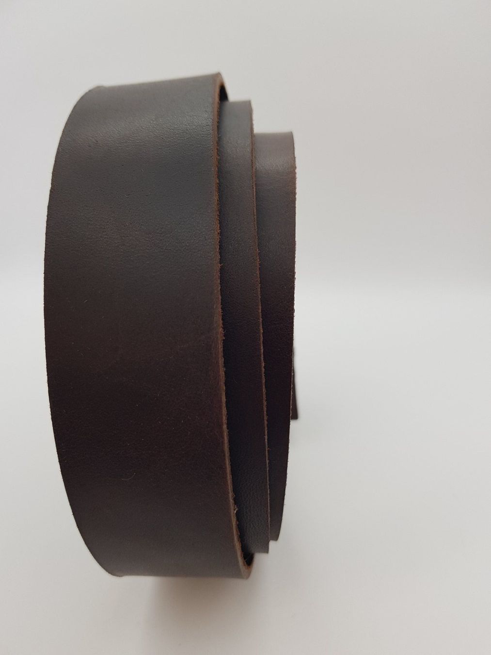 Stoffe: Lederriemen Geschirrleder dunkelbraun  Pull-up Effekt , 5 cm – Neu und originalverpackt aus Menziken von Zyropa