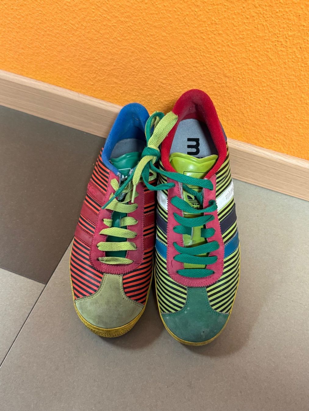Adidas Scarpe da uomo: Adidas Sneaker Gr. 42, Bunt, Super Design! – Nuovo (secondo la descrizione) da Zürich venduto da anwand