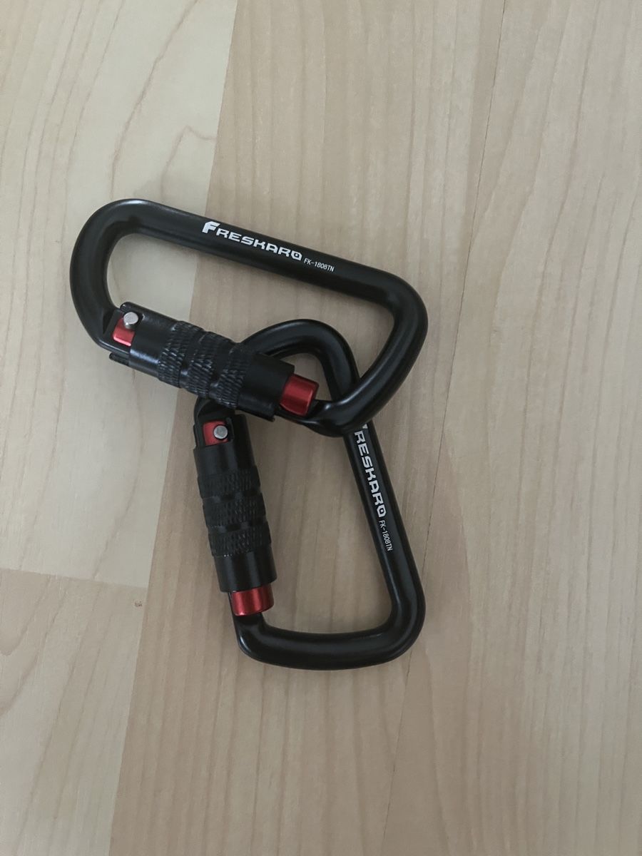Kletterausrüstungen: Seil & Karabiner – Neu und originalverpackt aus Nussbaumen AG von c.4