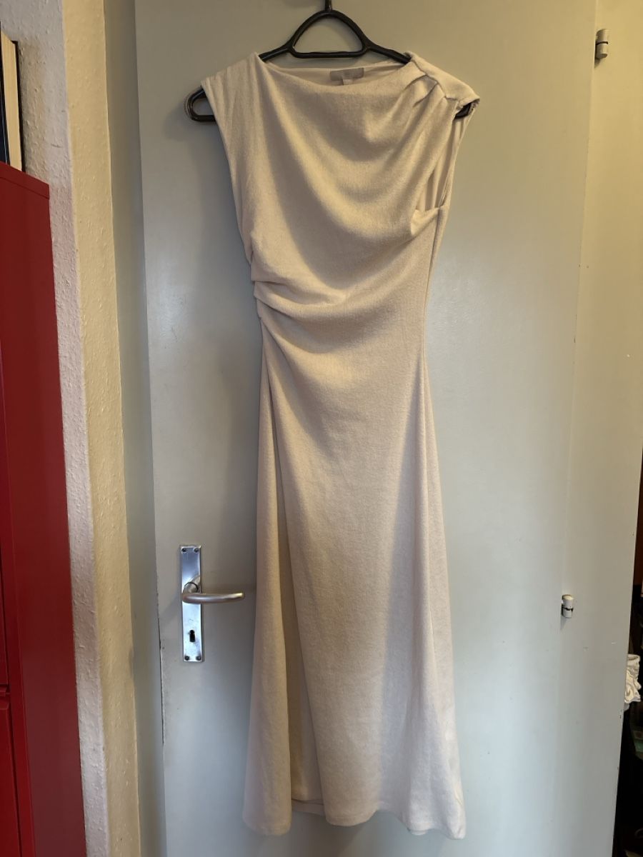 Robes: Robe H&M Taille XS Beige Clair Été Chic – D'occasion à Genève par pet_sh52