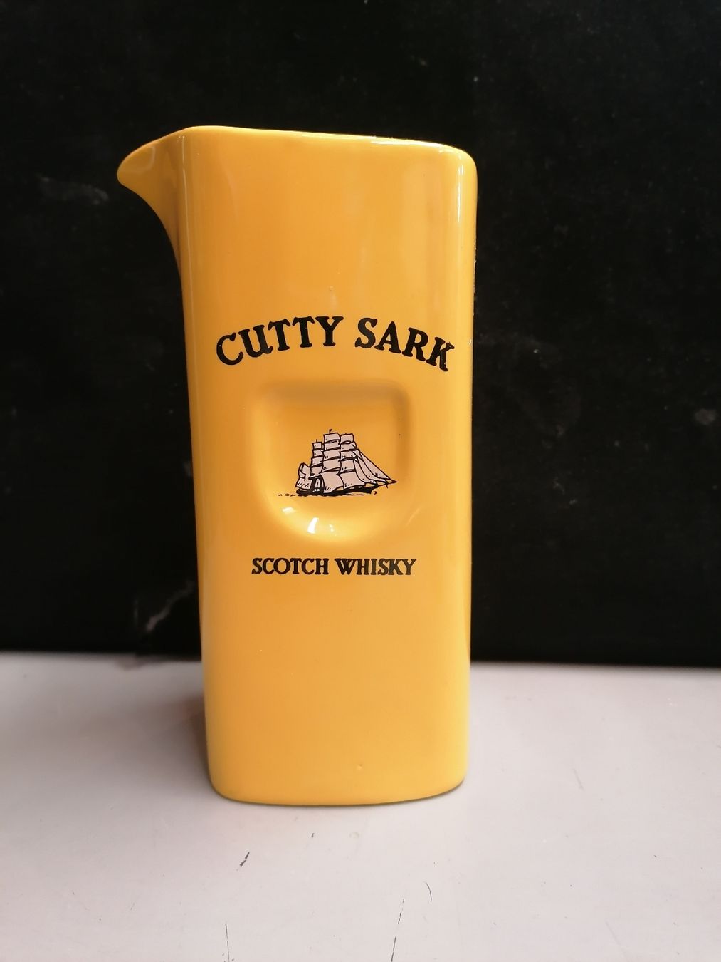 Caraffe: CUTTY SARK SCOTCH WHISKY – Usato da Genève venduto da Leboucheoreilles