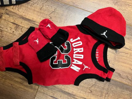 Jordan Baby Set 0-6 Monate Body Mütze Söckchen