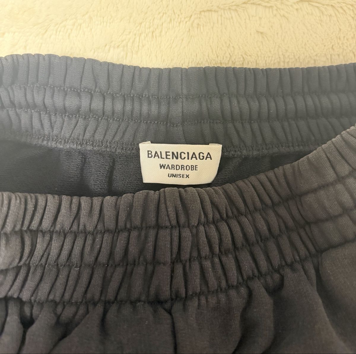 Balenciaga Pantalons: Balenciaga Shorts – D'occasion à Würenlos par sain11 2
