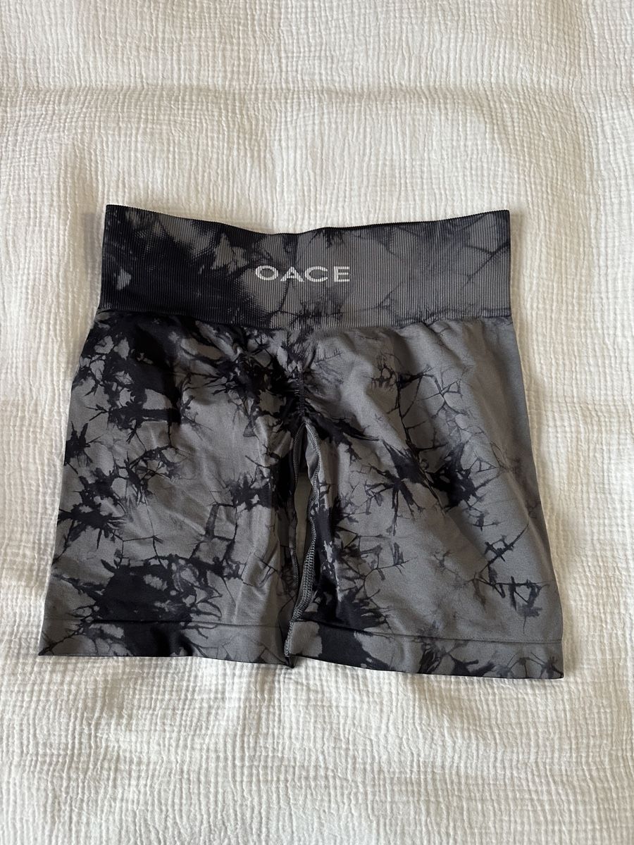 Oace Leggings: Oace Shorts – Usato da Zürich venduto da jennixrk 1