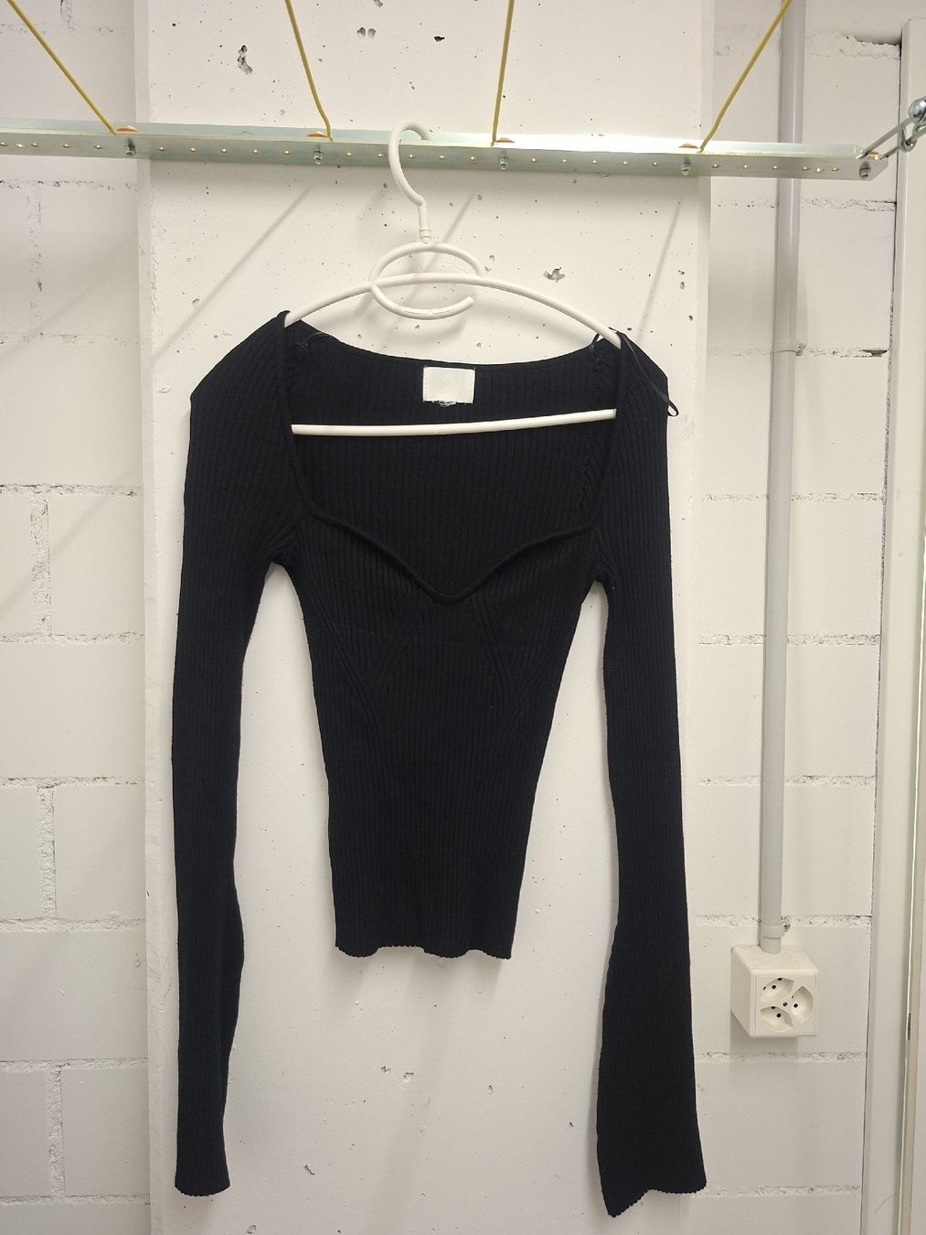 Pulls & Sweat-shirts: Damen Pullover schwarz H&M Grösse S gerippt  – D'occasion à Lengwil par Gastman45