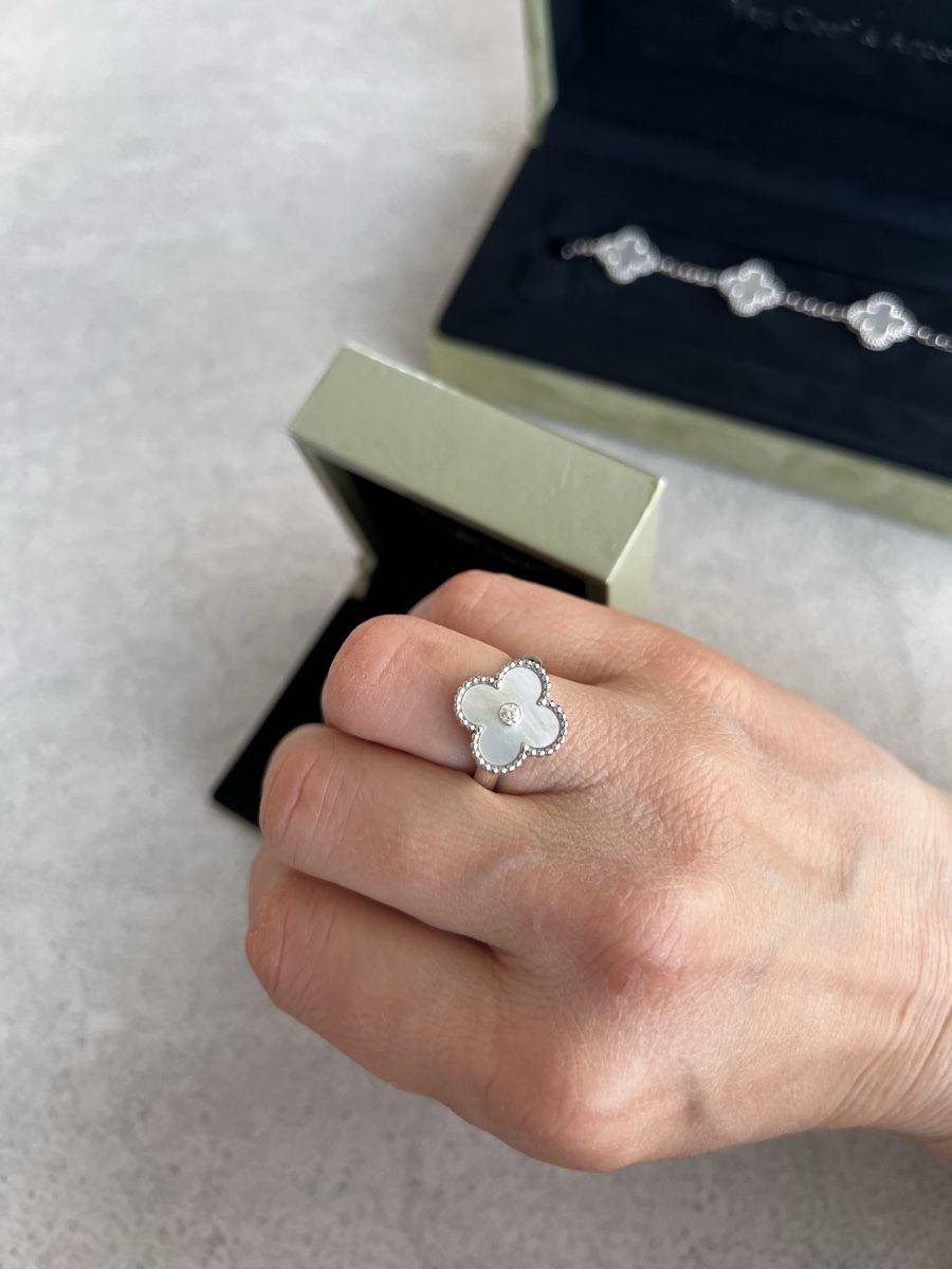 Ringe: Orig. Van Cleef Alhambra Ring Perlmutt Diamant – Gebraucht aus Baar von Axel_Fooly 1